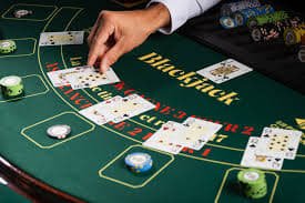 Antarmuka aplikasi mobile livdraw hk menampilkan pasar taruhan Liga 1 dan live casino